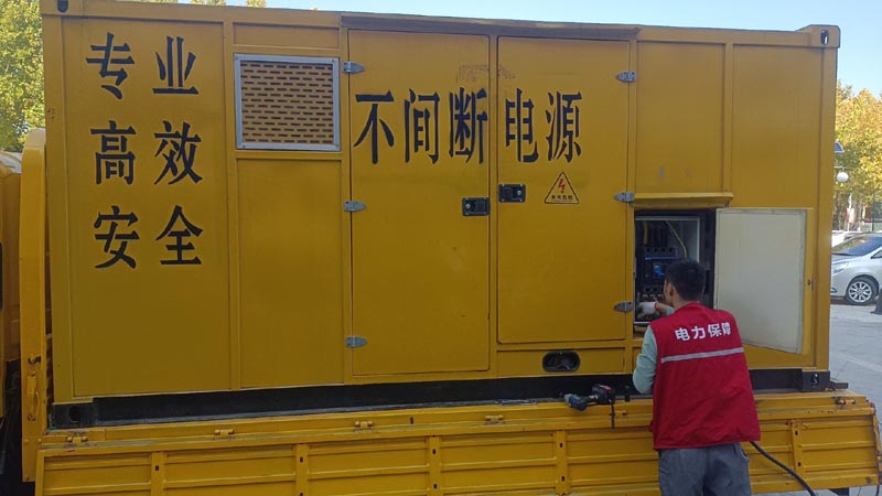 公安柴油发电机组和UPS电源配合使用时，如何避免切换过程中的电力中断？